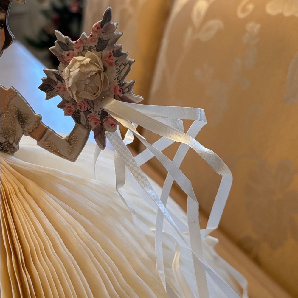 Vintage Hallmark Bride Centerpiece - Picture 9 of 14